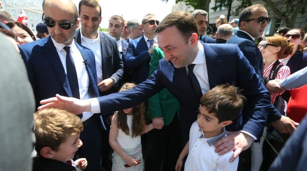 კეთილდღეობას ვუსურვებ ჩვენს პატარებს და მათ ოჯახებს-რას პირდება პრემიერი ბავშვებს