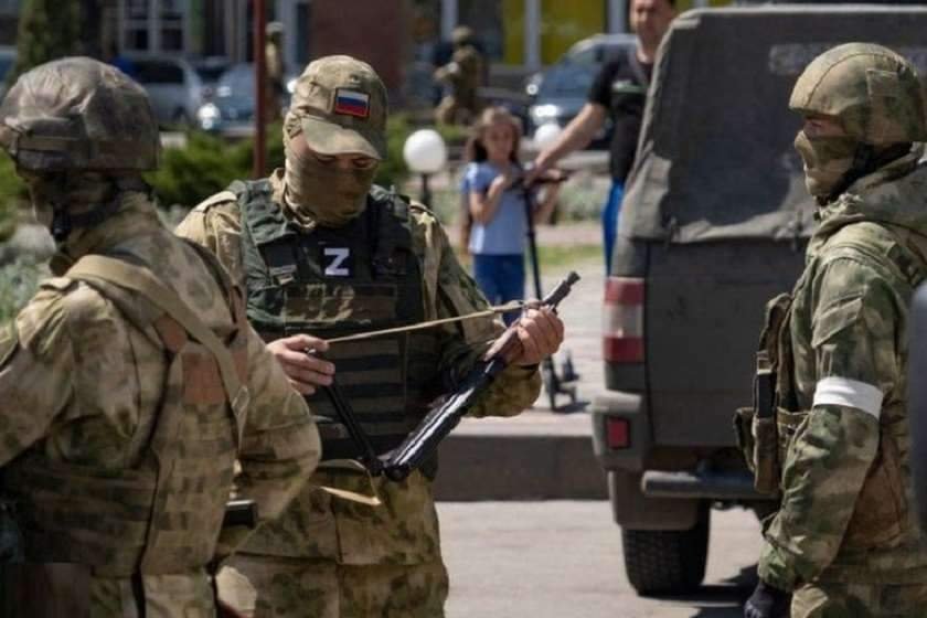 უკრაინის ოკუპირებულ ქალაქებში რუსულ პასპორტებს გასცემენ-BBC