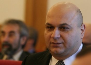 ასლან ბჟანიას ქუთაისელი თანაშემწე – რა ხდება აფხაზეთში და რა სკანდალურ დეტალებზე საუბრობს მამუკა არეშიძე