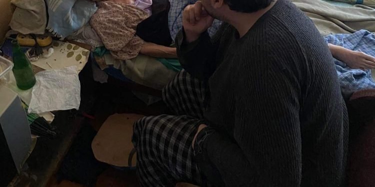 ორივე ტკივილისგან და შიმშილისგან იტანჯება – ბებიას და შვილიშვილის დახმარება სჭირდებათ