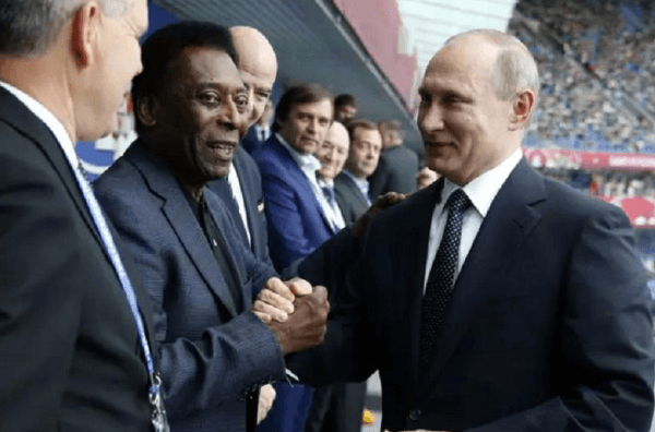 ამ კონფლიქტის შეჩერების ძალა შენს ხელთაა. ზუსტად იმ ხელების, რომელიც მე 2017 წელს ჩამომართვი – პელე პუტინს მიმართავს