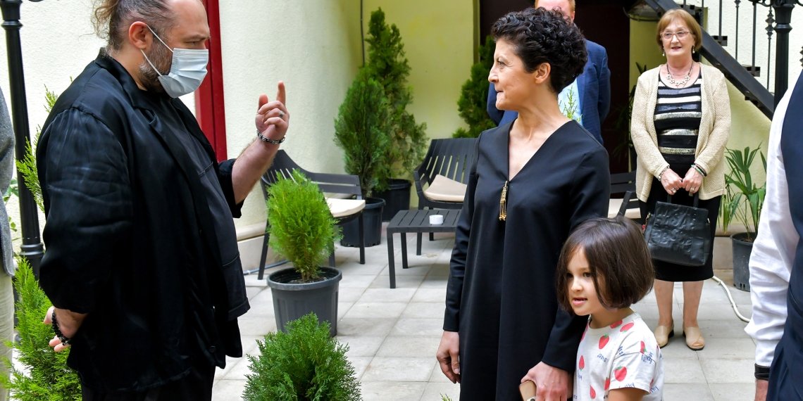 “თეატრებმა როგორ უნდა შეძლონ დამოუკიდებლობა”-რა ცვილებები შეეხო ქუთაისის თოჯინების თეატრს