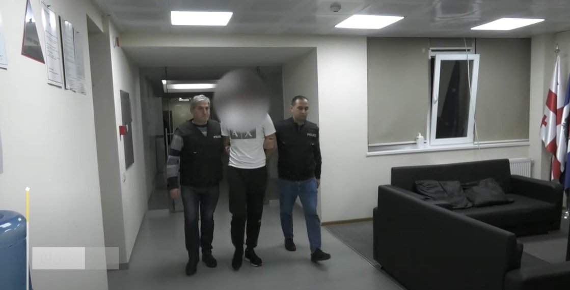 შედეგიც სახეზეა-პირი რომელიც ბავშვს დანით ემუქრებოდა დააკავეს