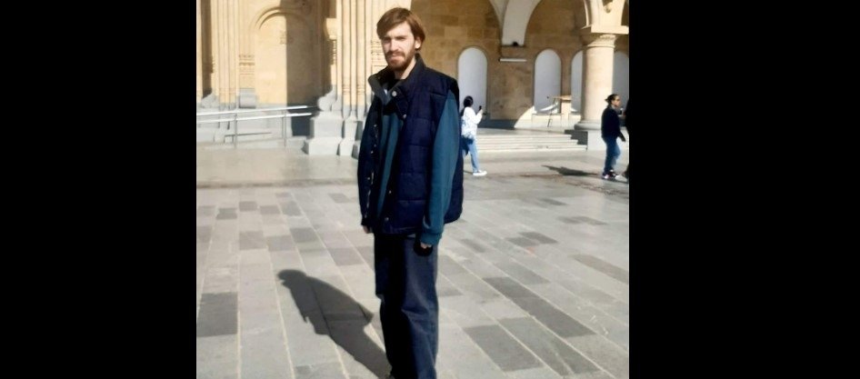 “თუ სადმე ხარ და მიყურებ, თხოვ დაგვიბრუნდი”-თბილისში 22 წლის ბიჭს ეძებენ