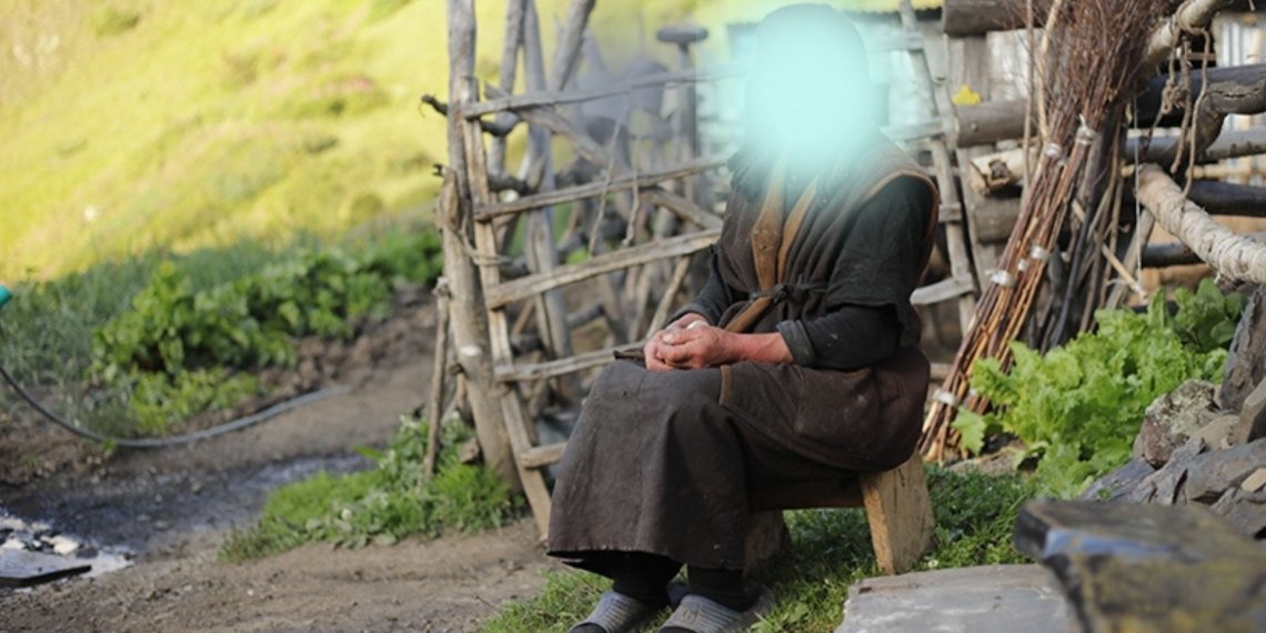 ბებო ტირის , ამით ვარჩენ ჩემს შვილისშვილებს-რით ემუქრება ბანკი ოჯახს