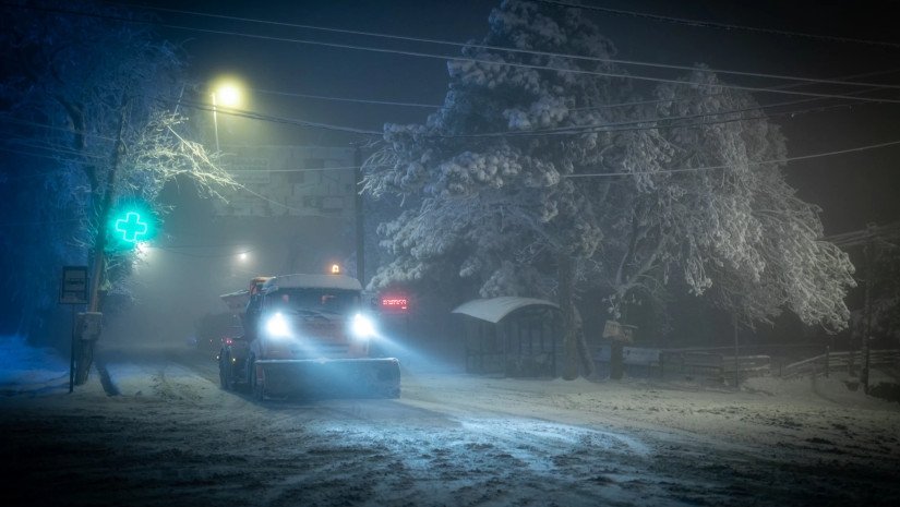 დედაქალაქში უამინდობის გამო 25 ტონა მარილი დაიყარა