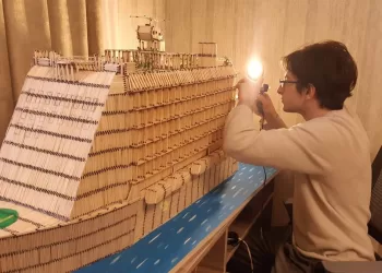 ქართველმა ბიჭმა 100 000 ასანთის ღერისგან ულამაზესი საკრუიზო ლაინერი შექმნა (+ფოტო)
