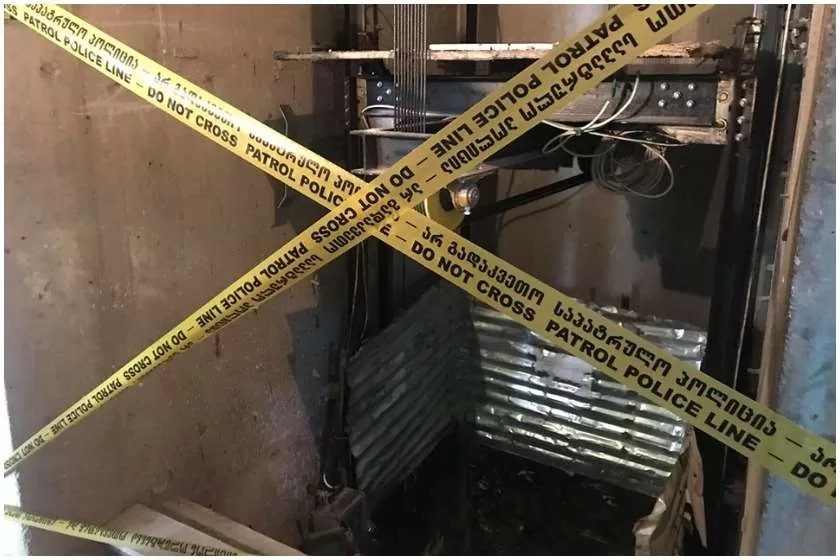 ქუთაისში ლიფტი ჩავარდა