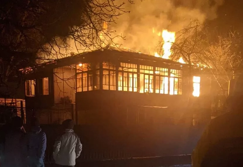 “ზუსტად სამი წლის წინ, ცეცხლმა ერთადერთი, 29 წლის შვილის სიცოცხლე წაიღო დღეს კი..”-