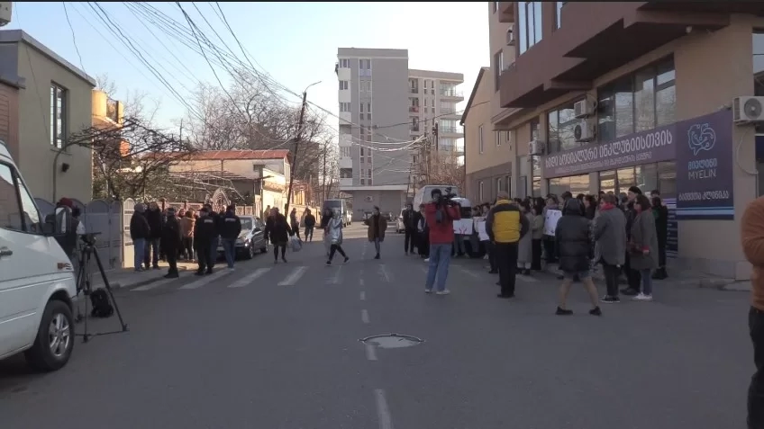 “არა დისკრიმინაციას ” – “რას ითხოვენ ჩვენგან“ -ქუთაისში აქცია გაიმართა