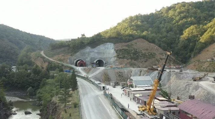 ერთმანეთს ახოცავენ ხელებს-ზესტაფონში მოსახლეობამ აქცია გამართა