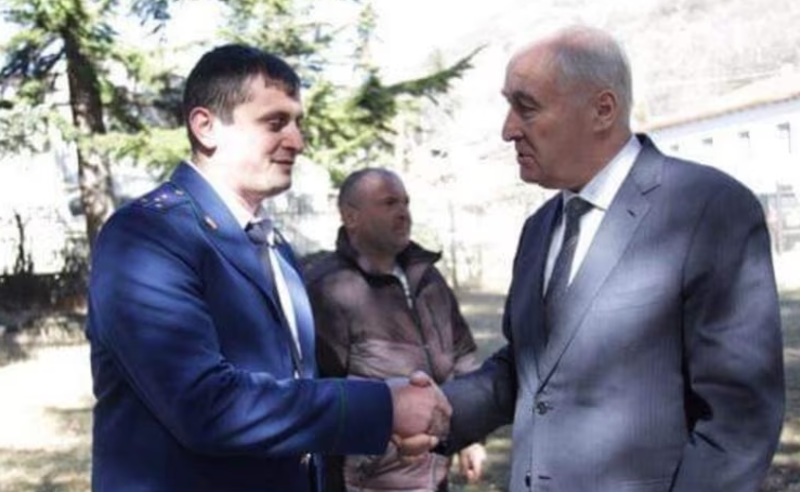 არჩილ ტატუნაშვილის მკველობის ორგანიზატორს საოკუპაციო რეჟიმი აწინაურებს