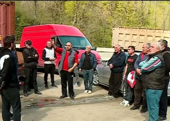 33 ლარი გვაქვს 9-საათიან სამუშაოზე-რიკოთის ავტობანის მშენებლობაზე დასაქმებული მძღოლები გაიფიცნენ