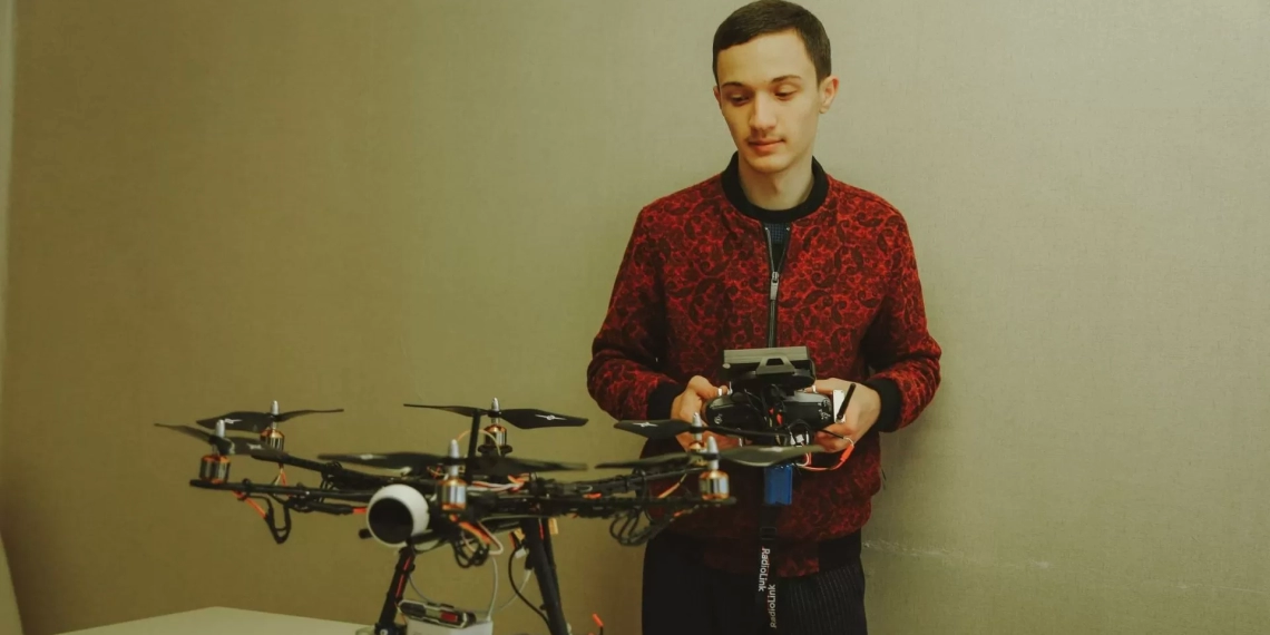 ვინ არის ერეკლე რომელიც თერჯოლაში ,,რობოტიკის ცენტრი“-ს გახნას გეგმავს