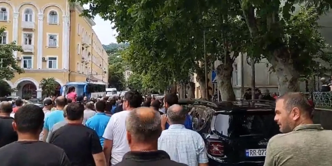 “ეს პირველი ნაპერწკალი იწყება ჭიათურიდან”-რას გეგმავენ მაღაროელები