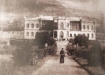 კომპლექსში აბანო და ხელოვნური ტბაც შედიოდა – გორდის არქიტექტურული საგანძური, რომელიც განადგურდა