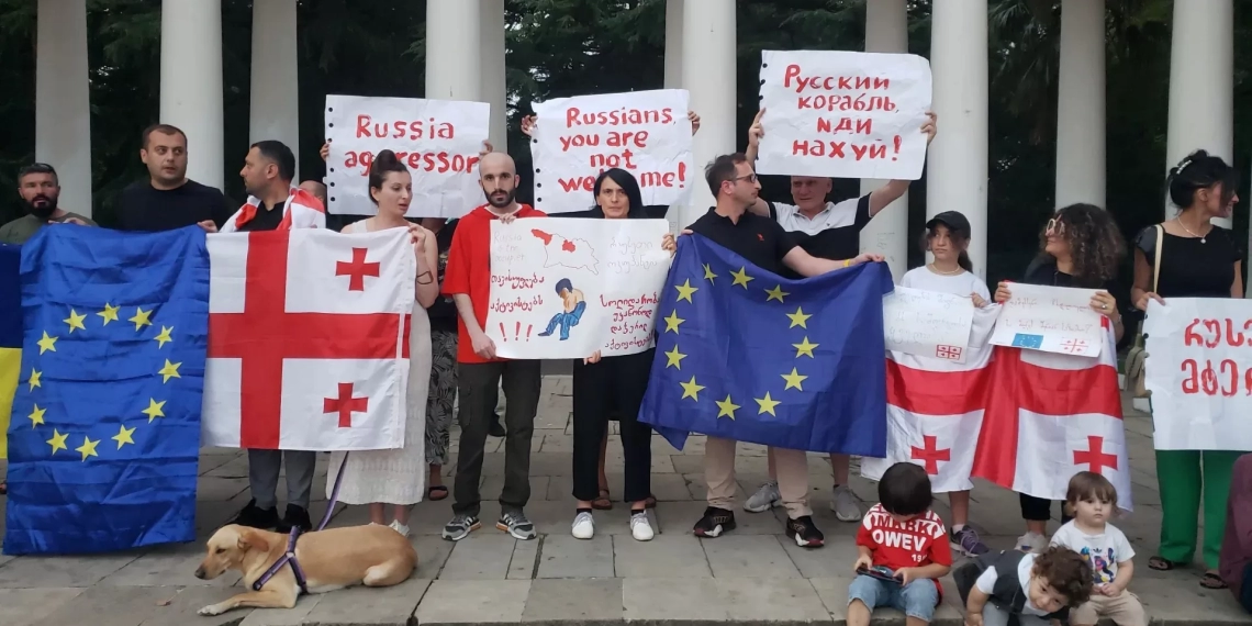 ბათუმში დაკავებული აქტივისტების მხარდასაჭერად ქუთაისში აქცია გაიმართა