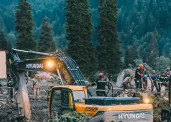 შოვში სამაშველო სამუშაოები სპეციალური განათების ფონზე მიმდინარეობს