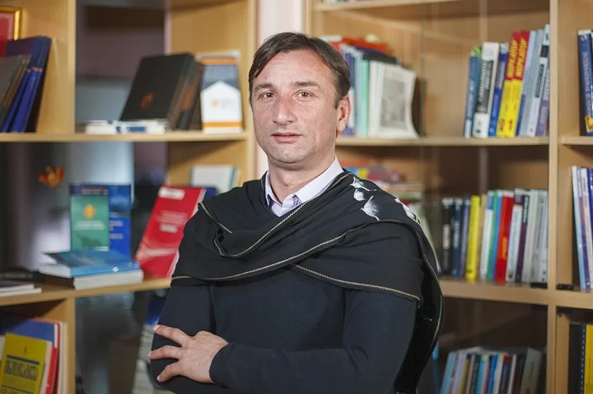 დედა მერაბიკოს შემოხაზულ თითებს კოცნიდა – ვის ეძება ლადო აფხაზავა