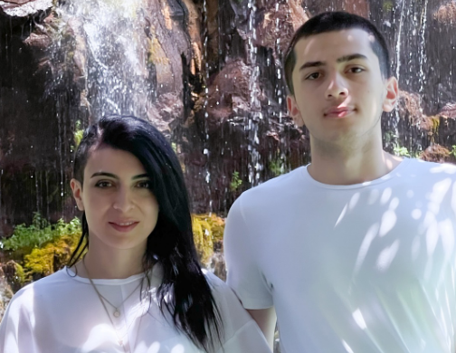 სამწუხაროდ ნიკა გადმოვარდა ჩვენივე აივნიდან – რას წერს გარდაცვლილი ბიჭის დედა