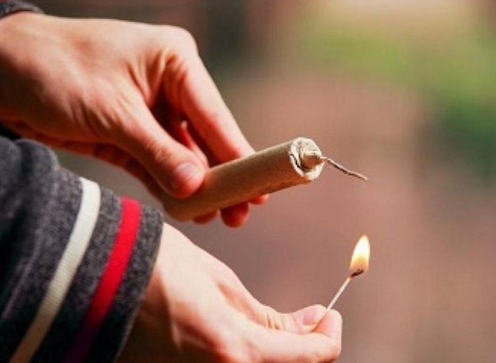 ერთი თვალი დაკარგა,ბათუმში 10 წლის ბიჭს ხელში მაშხალა აუფეთქდა