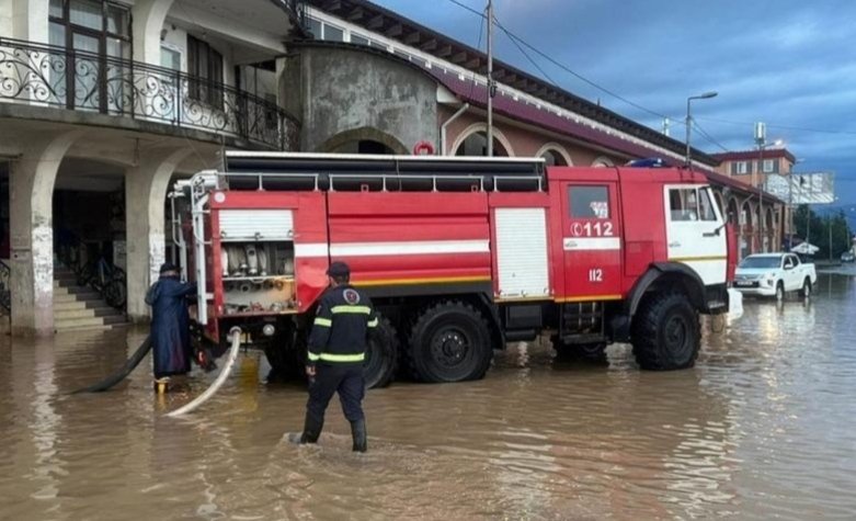 ქობულეთში საცხოვრებელი სახლების პირველი სართულები დაიტბორა