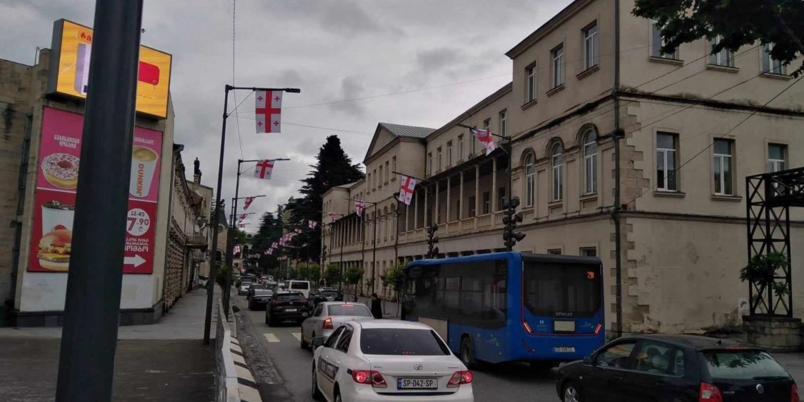 “თან დედიკოები იქცევიან ასე..”-რა პრობლემებზე საუბრობენ ქუთაისში