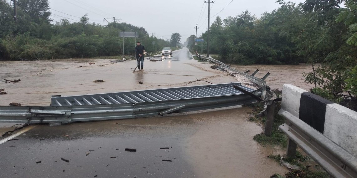 სამტრედია-ლანჩხუთი-გრიგოლეთის გზის მე-40 და 56-ე კმ-ებზე ყველა სახის ტრანსპორტის მოძრაობა აკრძალულია