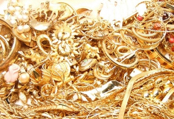 სახლის სარდაფში, მუშებმა 22 კილო ოქრო იპოვეს