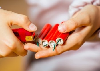 10 წლის ბიჭს ხელში მაშხალა აუფეთქდა