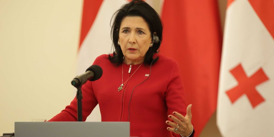 ნათია თურნავა უნდა გადადგეს – სალომე ზურაბიშვილი