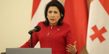 ნათია თურნავა უნდა გადადგეს – სალომე ზურაბიშვილი
