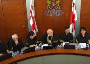 პრეზიდენტის იმპიჩმენტის საკითხზე საკონსტიტუციო სასამართლოში სხდომა ხვალამდე გადაიდო