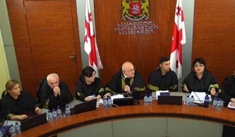 პრეზიდენტის იმპიჩმენტის საკითხზე საკონსტიტუციო სასამართლოში სხდომა ხვალამდე გადაიდო