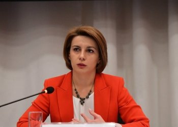 მათი მტკიცებით, პრეზიდენტს როდესაც სხვა ქვეყნის პრეზიდენტი ურეკავს, ტელეფონი არ უნდა აიღოს. ეს არის აბსურდი – თამარ ჩუგოშვილი