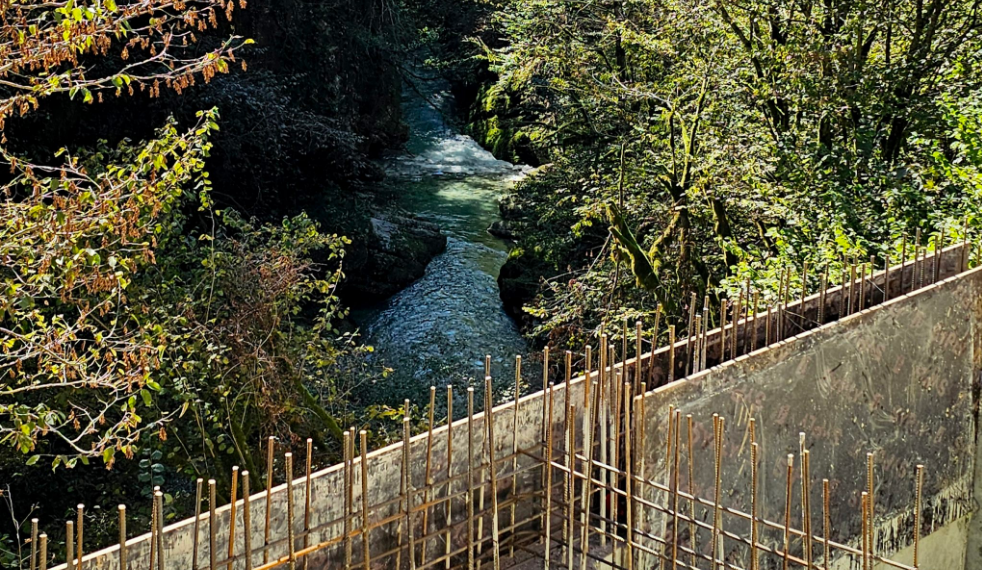 კლდეების ჩამოჭრა, მდინარის დაბინძურება – ბალდის კანიონზე სამუშაოების მწარმოებელი კომპანია 6-ჯერ დაჯარიმდა