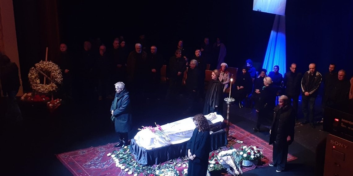 ისე წავა, როგორც ფრაზის ბოლოს დაუსმელი სასვენი ნიშანი – ქუთაისი დიდებულ მსახიობს გამოემშვიდობა