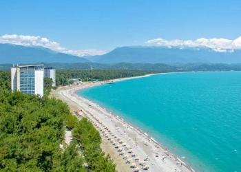 რა პირობებით გადაუფორმეს სეპარატისტებმა ბიჭვინთის აგარაკები ოკუპანტს