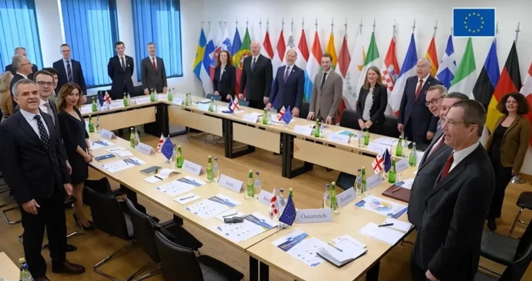 ევროკავშირის 27 წევრი ქვეყნის ელჩი საქართველოს ევროკავშირის წევრობის კანდიდატის სტატუსის მინიჭებას ულოცავს