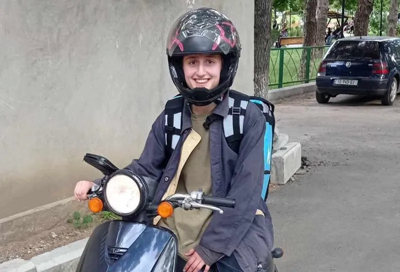 20 წლის კურიერი გოგო, რომელიც ავარიაში მოყვა, გარდაიცვალა