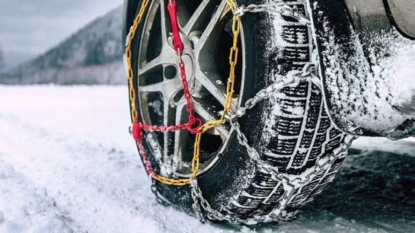 გარკვეულ ტერიტორიებზე მანქანების ზამთრის საბურავებით აღჭურვა სავალდებულო იქნება – პარლამენტმა ცვლილებები მიიღო