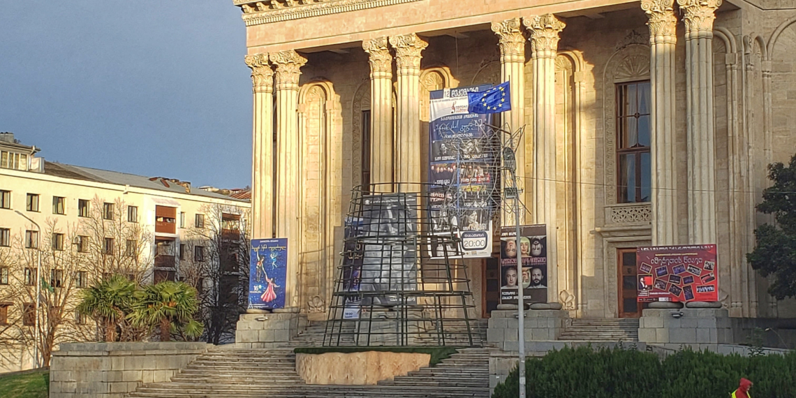 ქუთაისში, მთავარი საახალწლო ნაძვის ხის მოწყობილობა დაიწყო