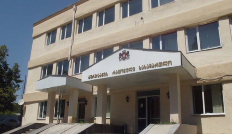 13 წლის გოგოს გაუპატიურებაში ბრალდებულ ბიძას პატიმრობა შეეფარდა