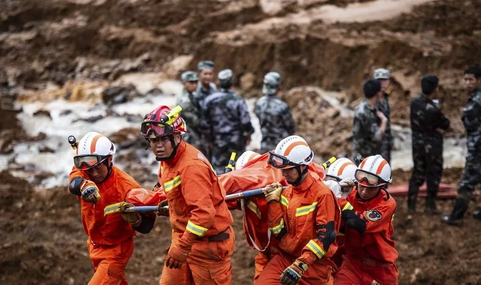 ჩინეთში მეწყერმა 47 ადამიანი ცოცხლად დამარხა