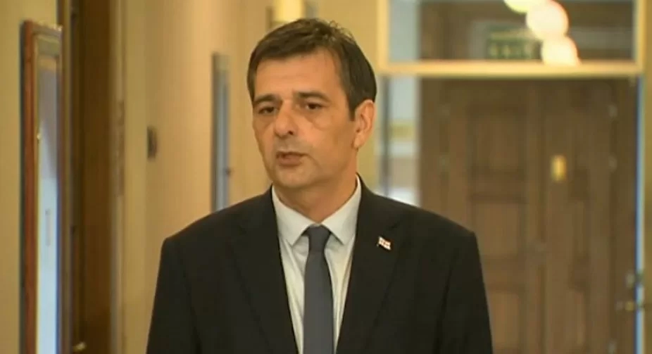 გავრცელებული ინფორმაციით, პრეზიდენტის საპარლამენტო მდივანს პარლამენტის საშვი გაუუქმეს