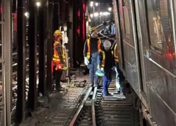 ნიუ-იორკის მეტროს მატარებელი მეორე მატარებელს დაეჯახა