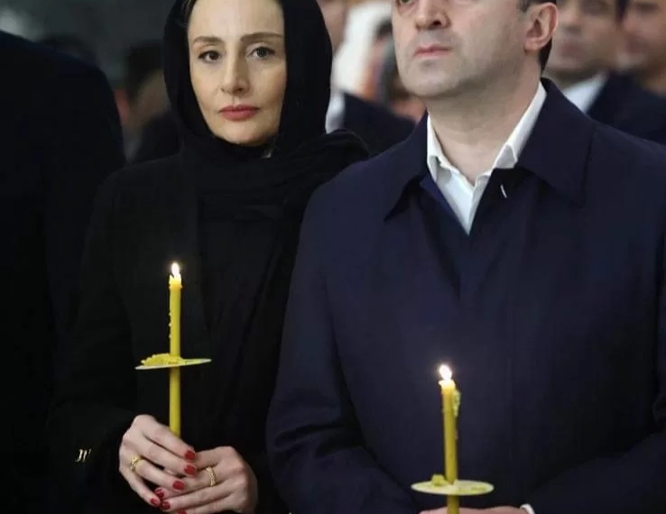 ირაკლი ღარიბაშვილი მეუღლესთან ერთად სამების საკათედრო ტაძარში საშობაო ლიტურგიას დაესწრო
