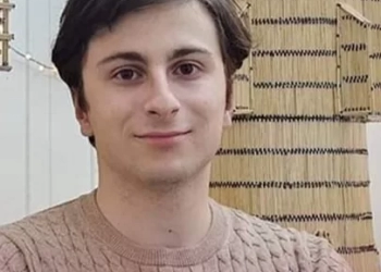 ალექსანდრე აბუსელიძემ ილონ მასკის Space X-ის კოსმოსური ხომალდის კონსტრუქცია ასანთის ღერებისგან ააწყო