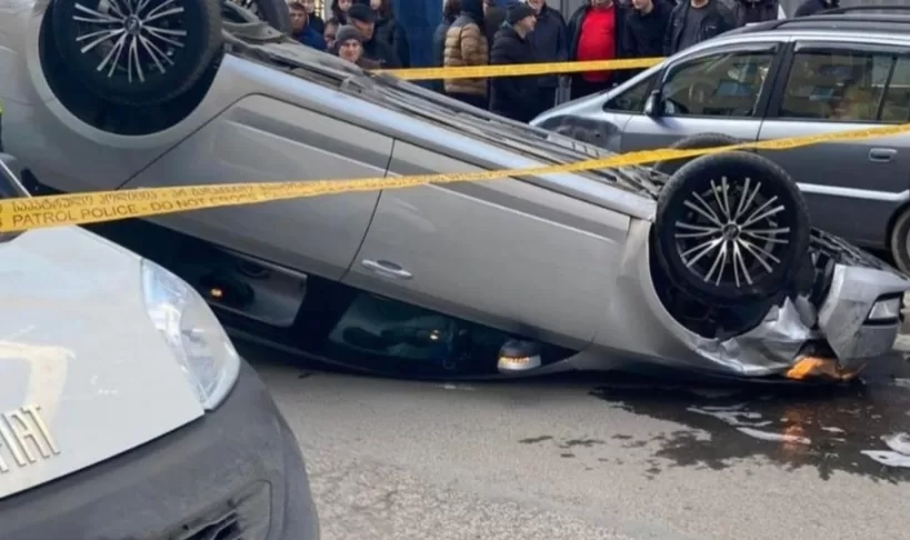 დაშავდა 1 ადამიანი,გორში მანქანა ამობრუნდა