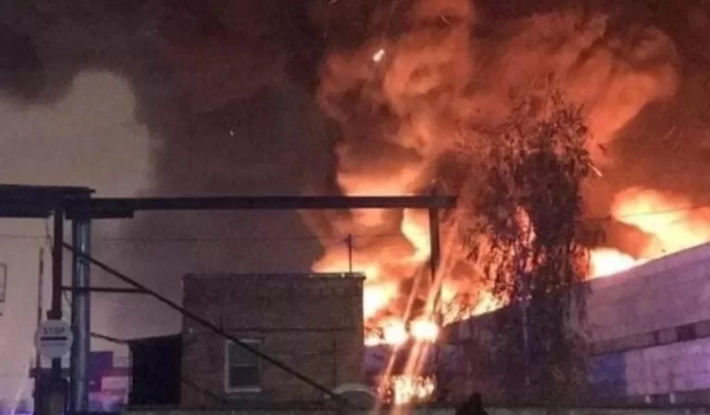 რუსეთში საზღვაო სავაჭრო პორტის ტერმინალი იწვის